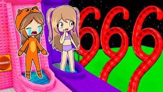 Construimos un PARQUE ACUÁTICO TERRORÍFICO en Roblox con Mandarina