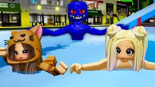 Sobrevivimos al ATAQUE del MONSTRUO de la PISCINA en Brookhaven Roblox con Mandarina