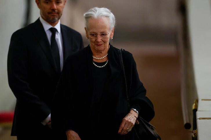 La reina Margarita de Dinamarca dio positivo de COVID tras asistir al funeral de Isabel II